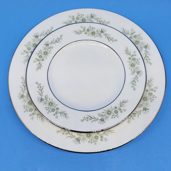 Wedgwood Westbury 3 Salad and 2 Bread Plates Lot of 5 pieces Excellent - Picture 9 of 10
